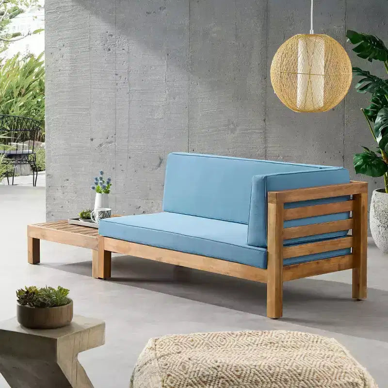 Ensemble causeuse à bras droit et table basse Oana en bois d'acacia d'extérieur avec coussin, 2 pièces, teck/bleu - Christopher Knight Home