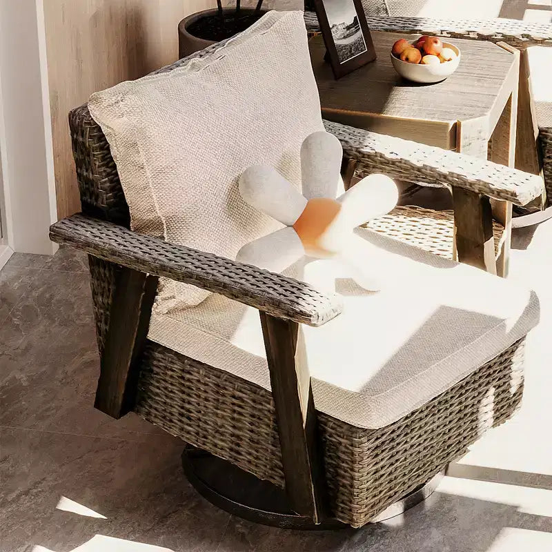 Fauteuil à bascule d'extérieur en osier de polyéthylène (PE) UPTIOT avec coussins