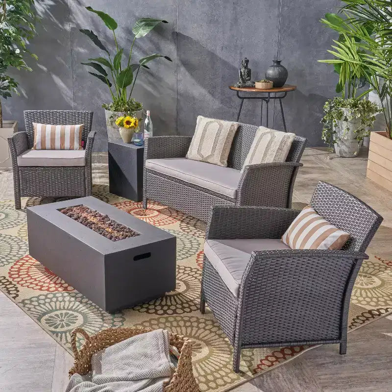 Christopher Knight Home Brynnli Salon de jardin 4 places en osier avec brasero