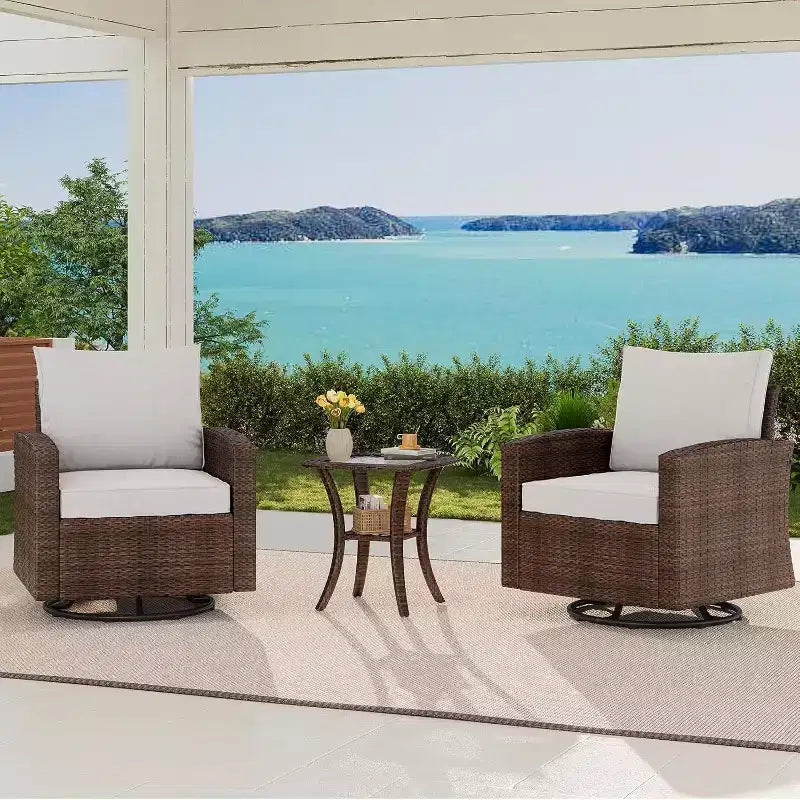 Ensemble de 3 fauteuils pivotants et basculants Acekool en osier pour terrasse, avec table d'appoint en rotin et coussins moelleux, fauteuils à bascule pivotants d'extérieur pour terrasse, véranda, piscine