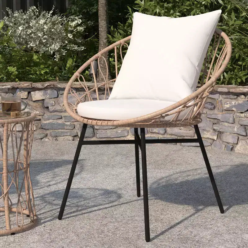 Ensemble de patio Merrick Lane 3 pièces avec chaises en rotin tressé, table d'appoint assortie à plateau en verre et coussins pour usage intérieur/extérieur